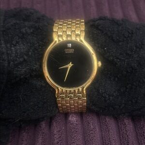 Citizen Quartz Gold Watch with Black Face
Needs Battery